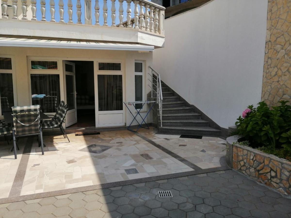 Apartmani Jureta Okrug Gornji Exterior foto