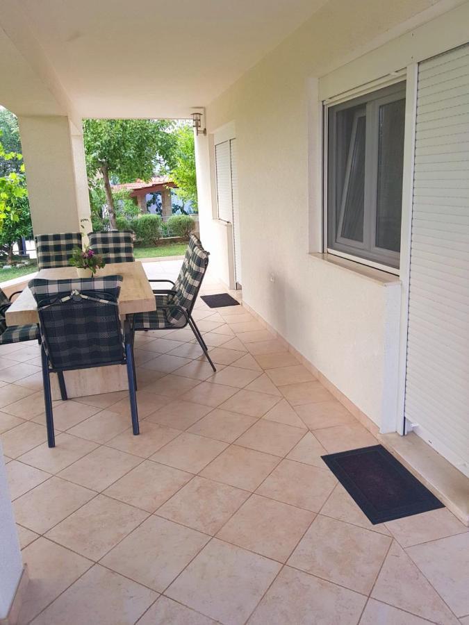 Apartmani Jureta Okrug Gornji Exterior foto