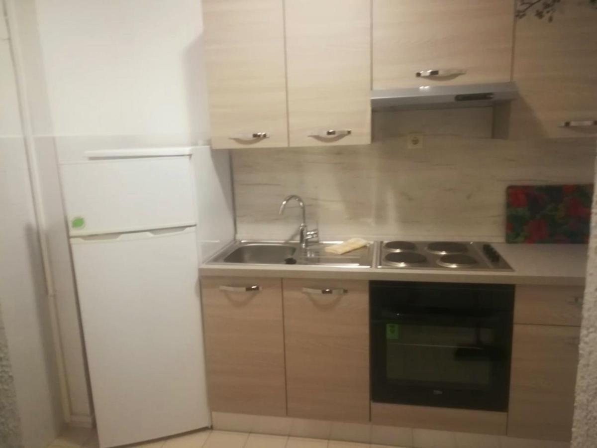 Apartmani Jureta Okrug Gornji Exterior foto
