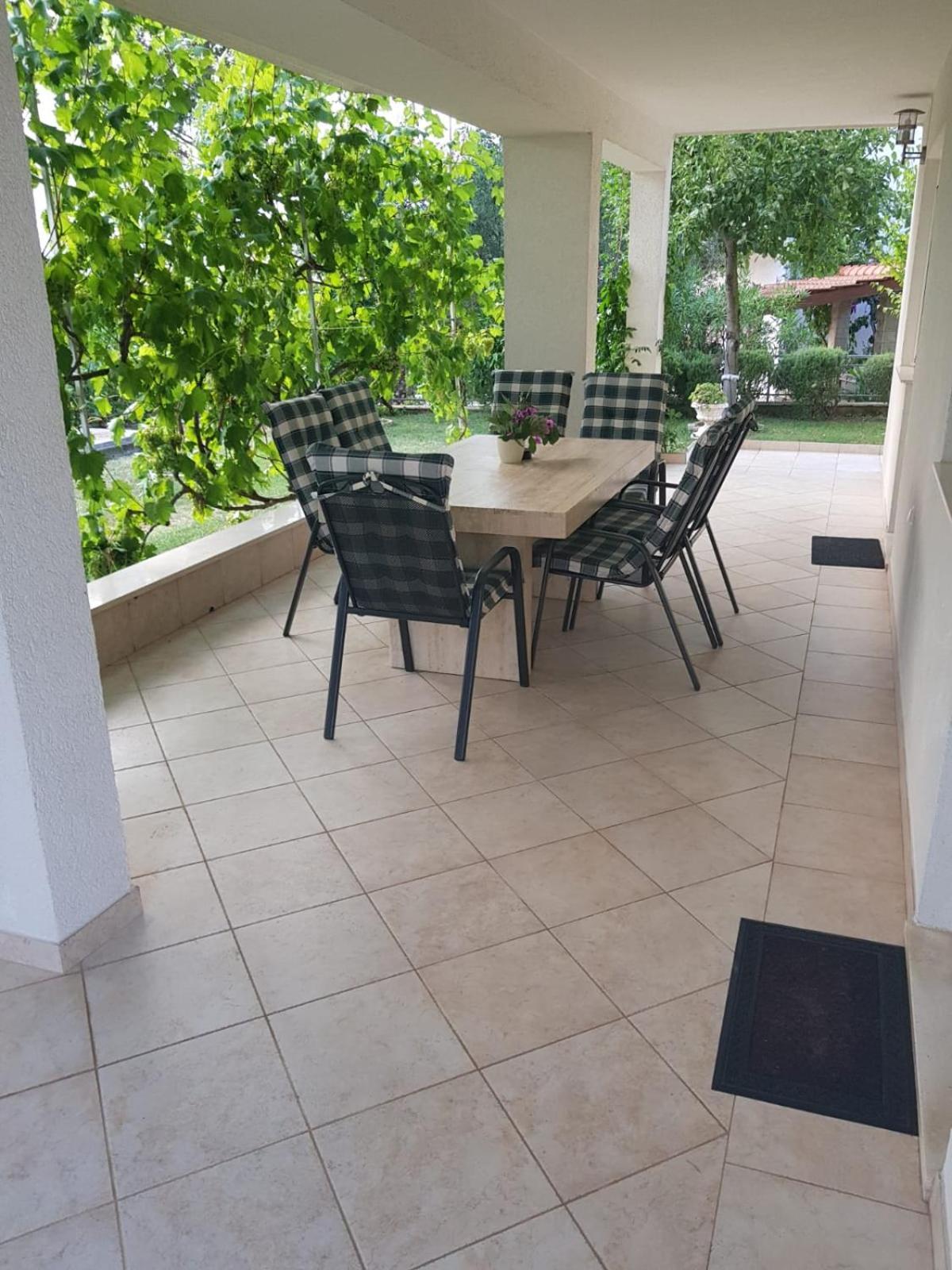 Apartmani Jureta Okrug Gornji Exterior foto