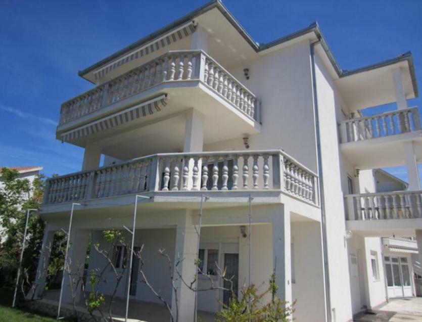 Apartmani Jureta Okrug Gornji Exterior foto