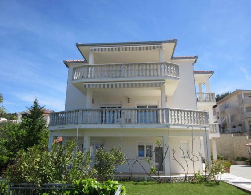 Apartmani Jureta Okrug Gornji Exterior foto